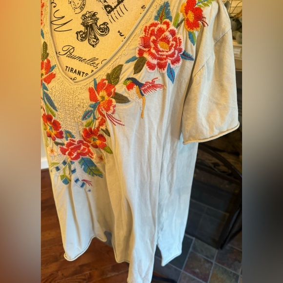 Johnny Was Tunic Women’s Large Beige Embroidered Hibiscus Floral Slit V-Neck - Picture 4 of 13